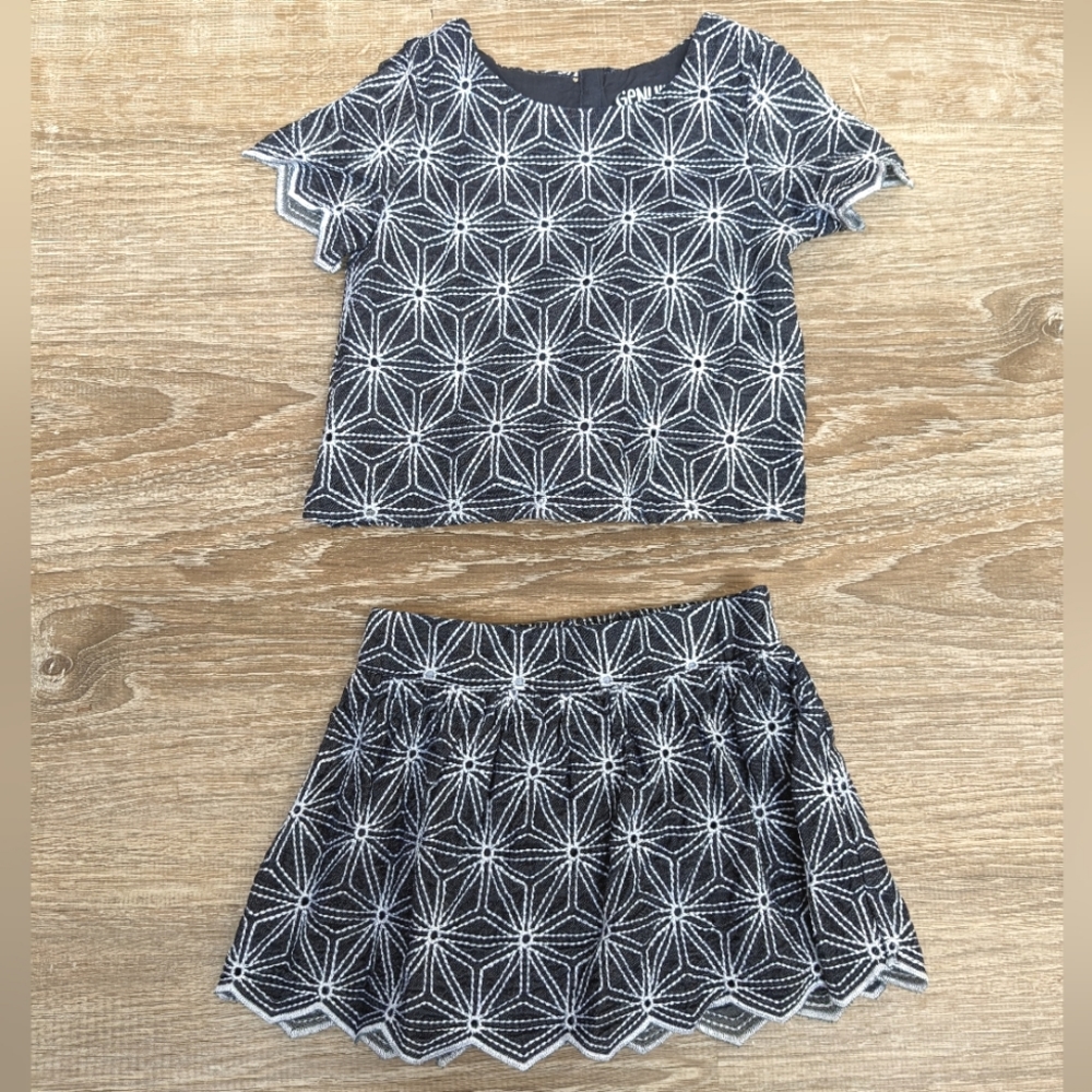 NEW OshKosh Embroidered Floral Denim Two Piece Set Size 2T
